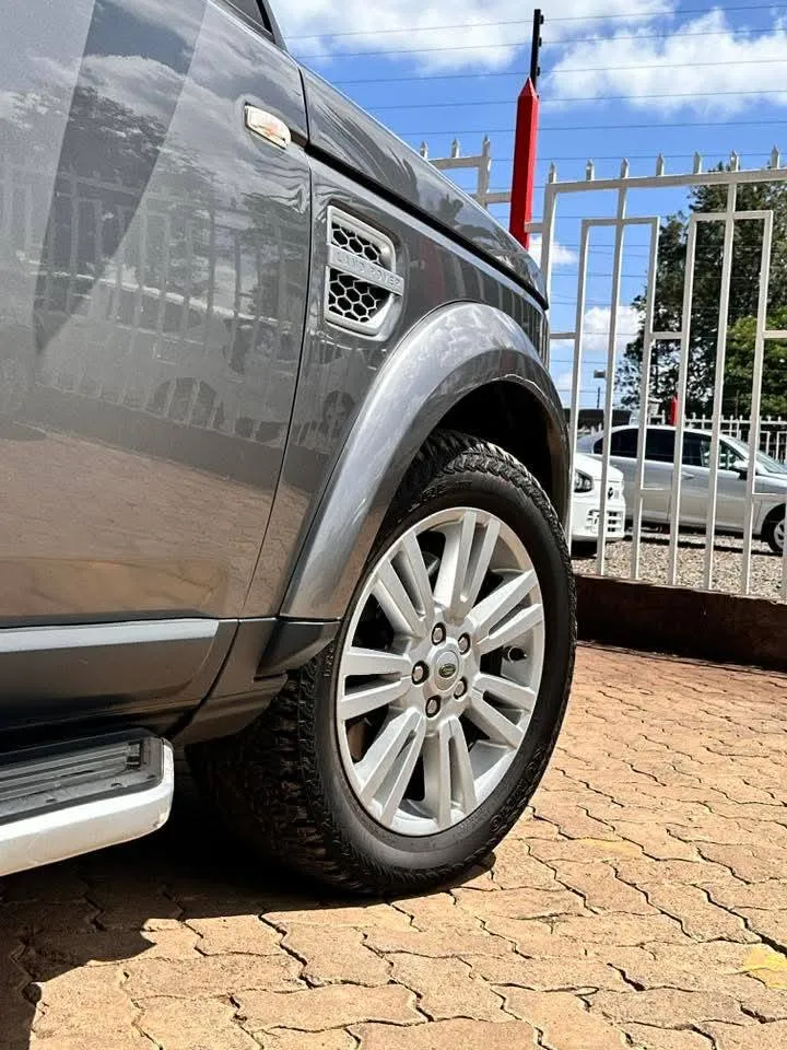 Land Rover Discovery 4 (1).webp