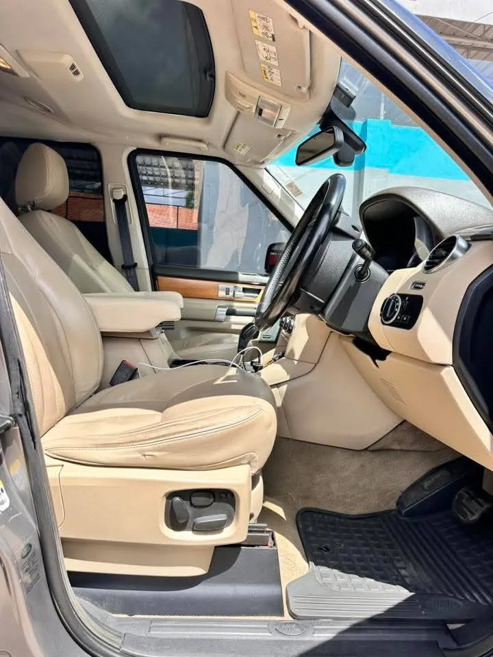 Land Rover Discovery 4 (2).webp