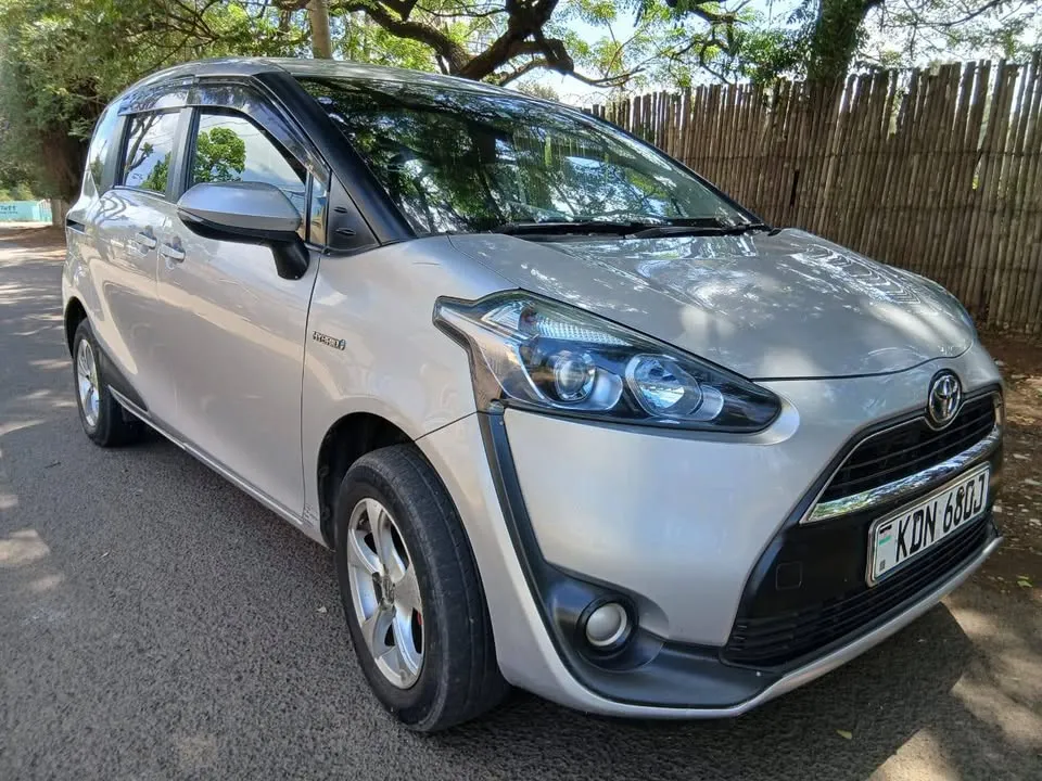 TOYOTA SIENTA HYBRIDFOR SALE (5).webp