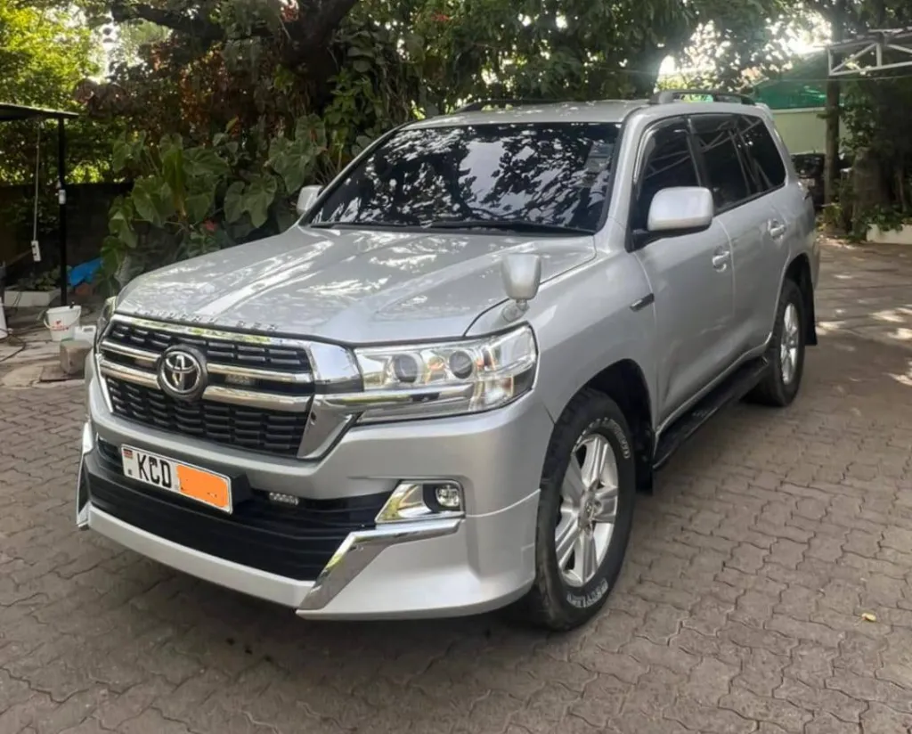 Toyota Land Cruiser 200 Series V8 for sale (4).webp