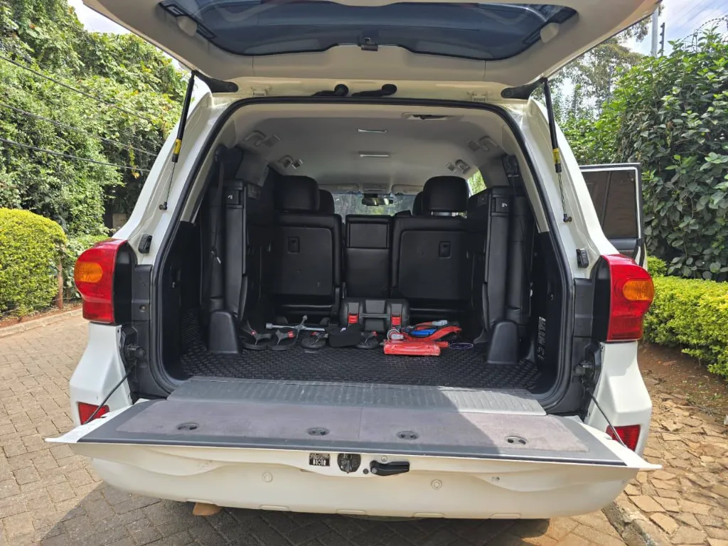 Toyota Land Cruiser 200 Series  2015 (5).webp