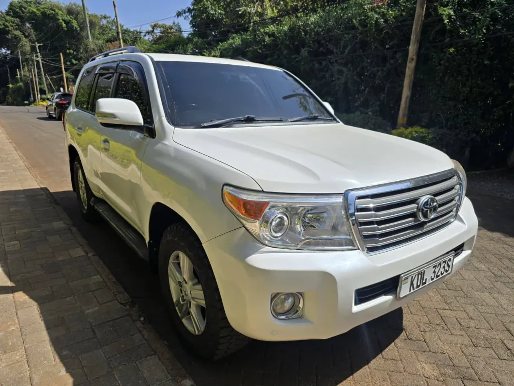 Toyota Land Cruiser 200 Series  2015 (10).webp