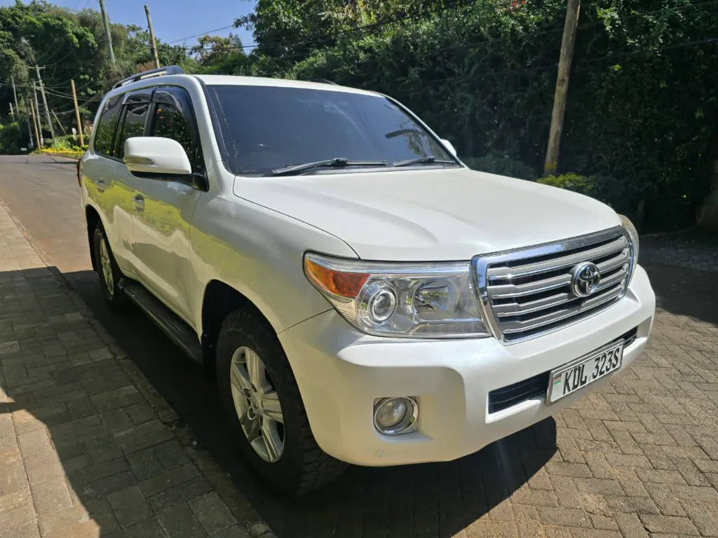 Toyota Land Cruiser 200 Series  2015 (13).webp
