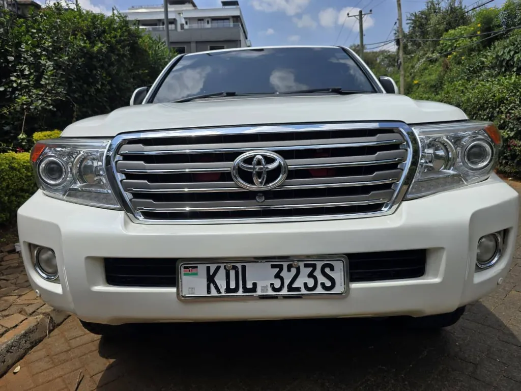 Toyota Land Cruiser 200 Series  2015 (6).webp