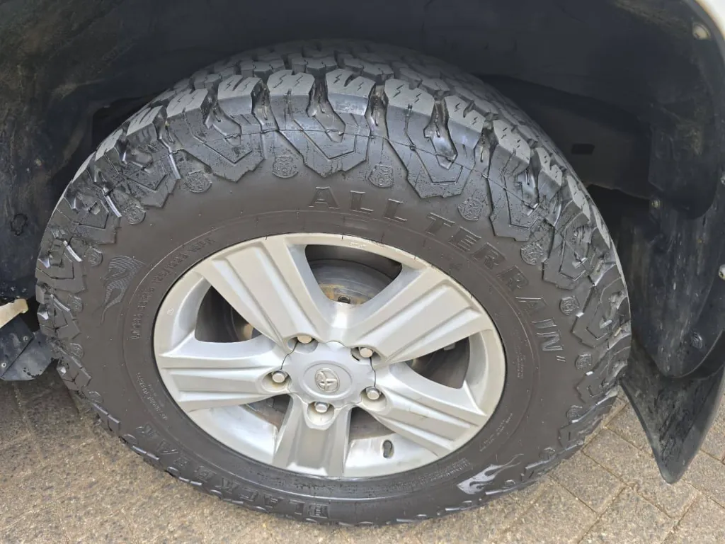 Toyota Land Cruiser 200 Series  2015 (14).webp